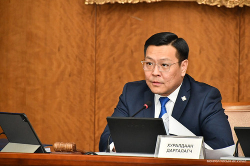 Шууд: Ж.Бат-Эрдэнийг бүлгийн даргаас огцруулсан хурал хууль бус, Б.Энхбаярыг МАН-аас хөөсөн шийдвэр хүчинтэй, МАН-ын даргаар Д.Амарбаясгаланг бүртгүүлэх асуудлаар Б. Баярбаатараас тодруулж байна